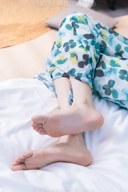 [BoBoSocks袜啵啵] NO.357 雪糕-高跟鞋、高跟凉鞋、肉丝（脚尖微加固款）、裸足、视频超近景为主 （剧情花絮版） - BoBoSocks袜啵啵